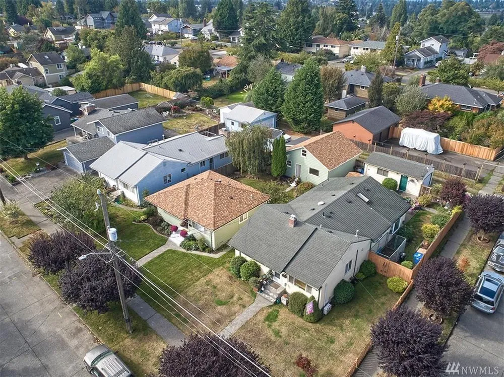 8407 12th Ave SW, Seattle, WA 98106