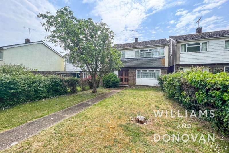 4 bedroom property for sale in Village Green, Canewdon, Rochford
