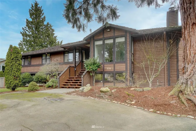 574 SW Colewood Ln, Normandy Park, WA 98166