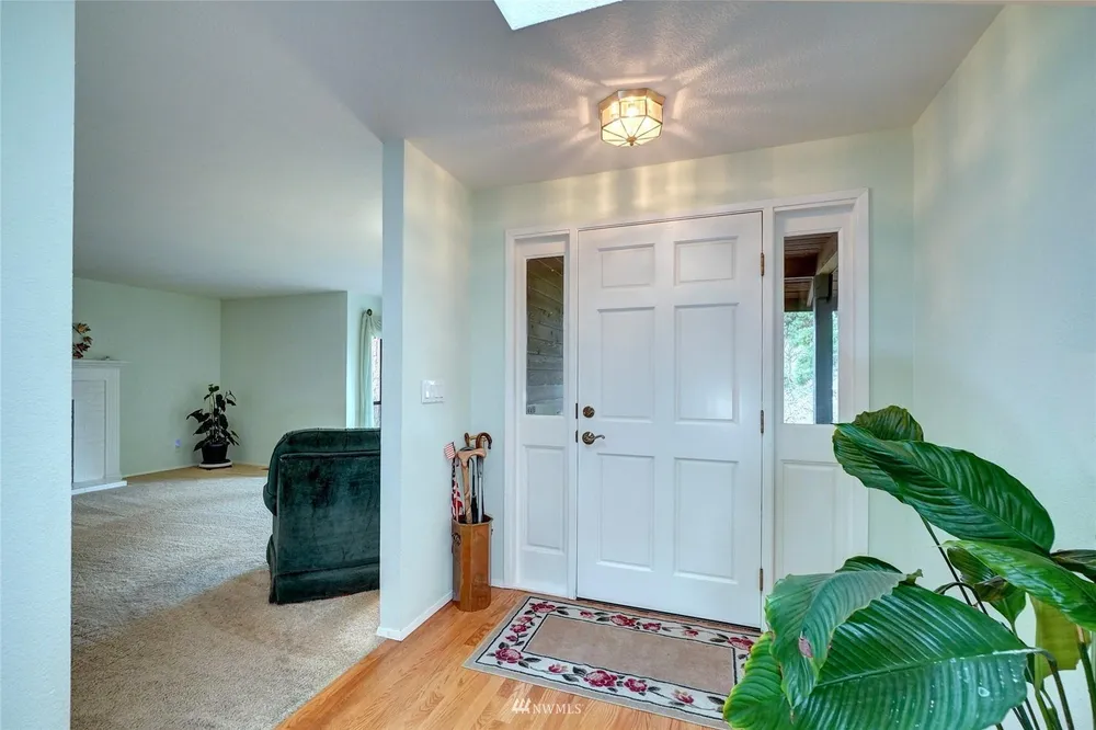 574 SW Colewood Ln, Normandy Park, WA 98166