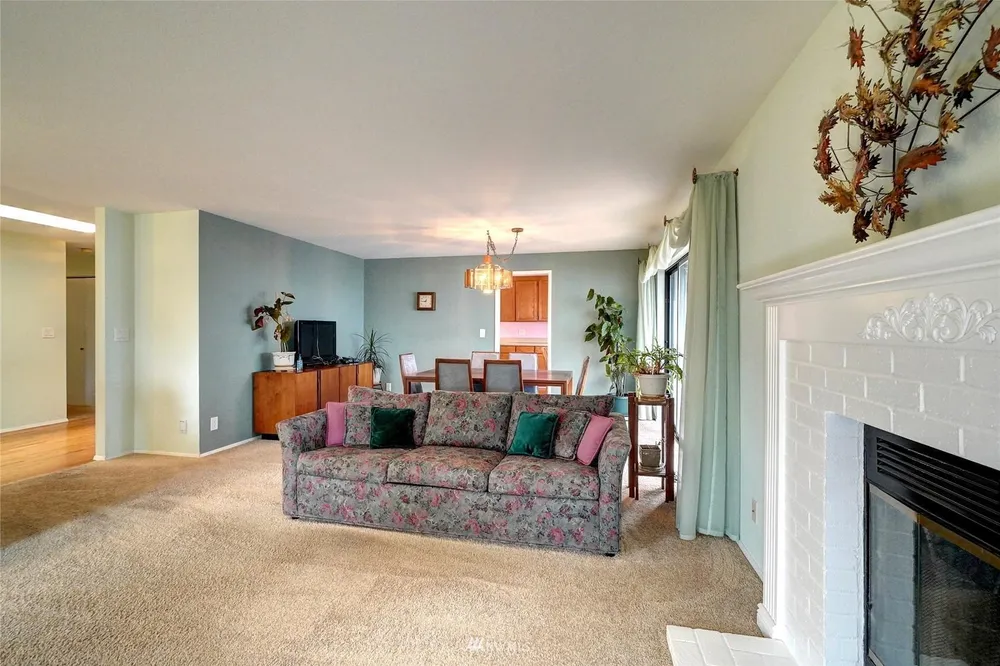 574 SW Colewood Ln, Normandy Park, WA 98166