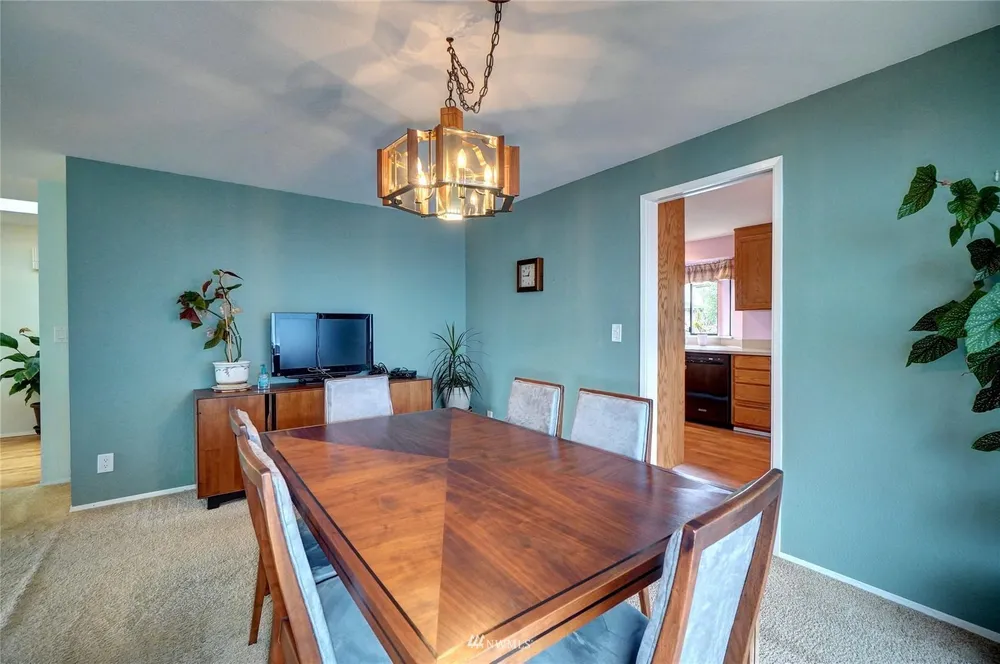 574 SW Colewood Ln, Normandy Park, WA 98166