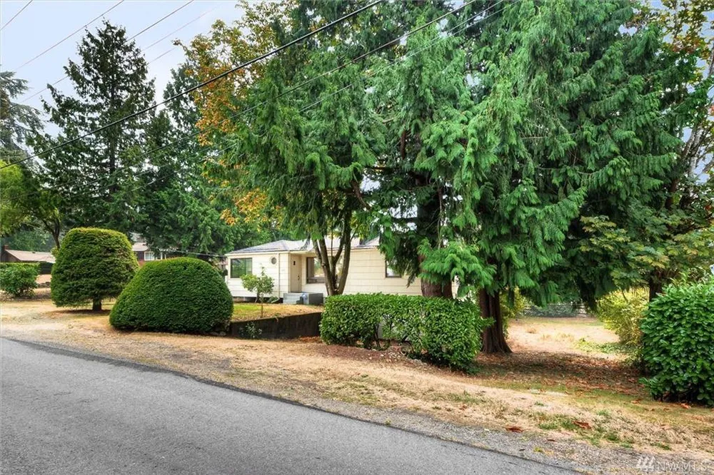 1421 S 134th St, Burien, WA 98168