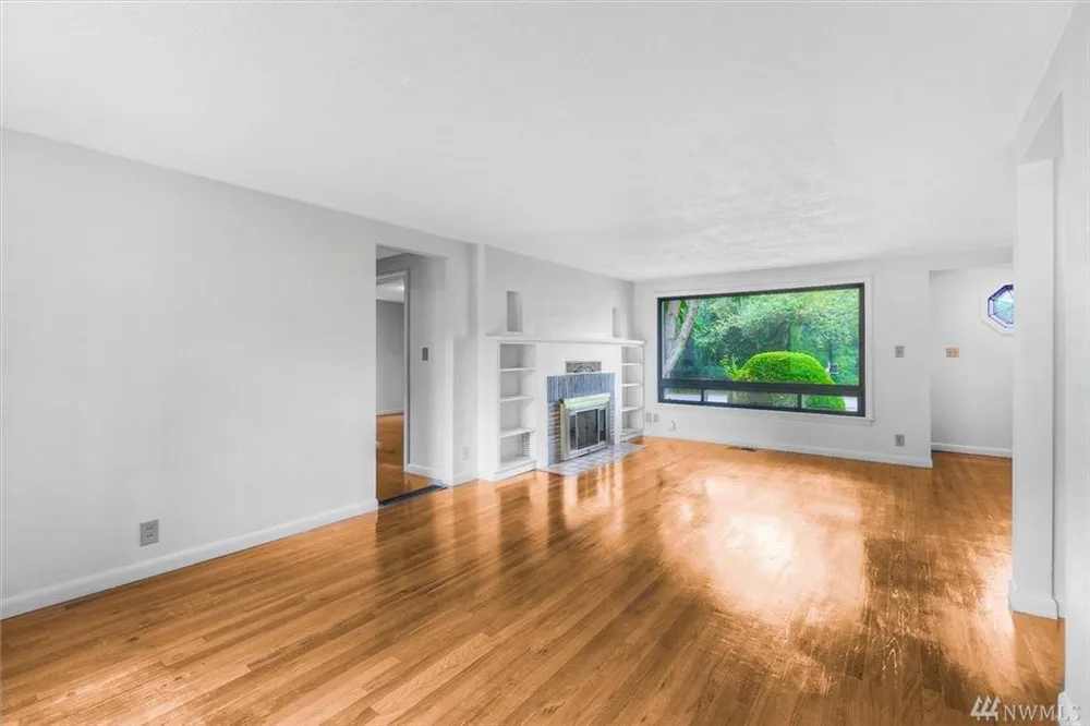 1421 S 134th St, Burien, WA 98168