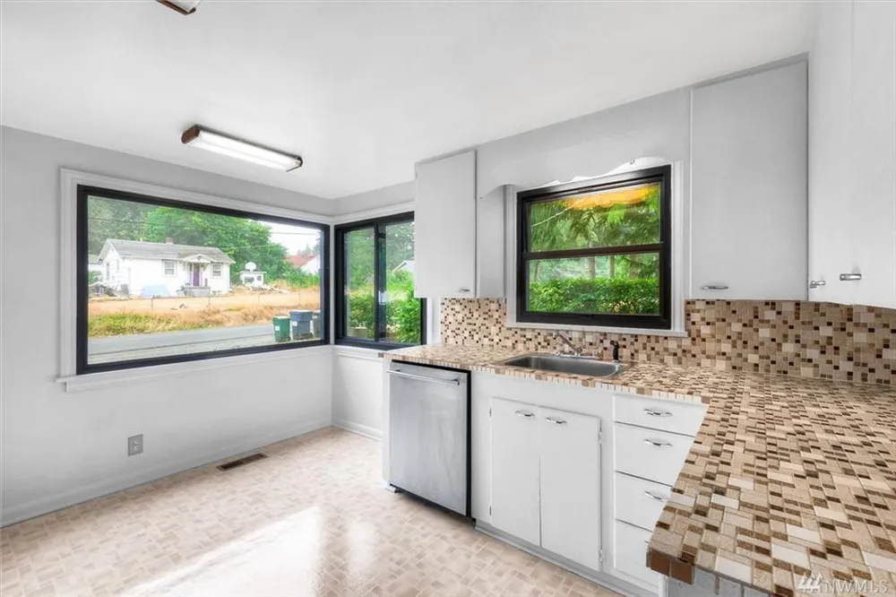 1421 S 134th St, Burien, WA 98168