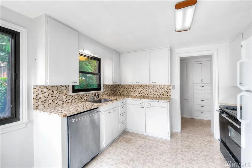 1421 S 134th St, Burien, WA 98168