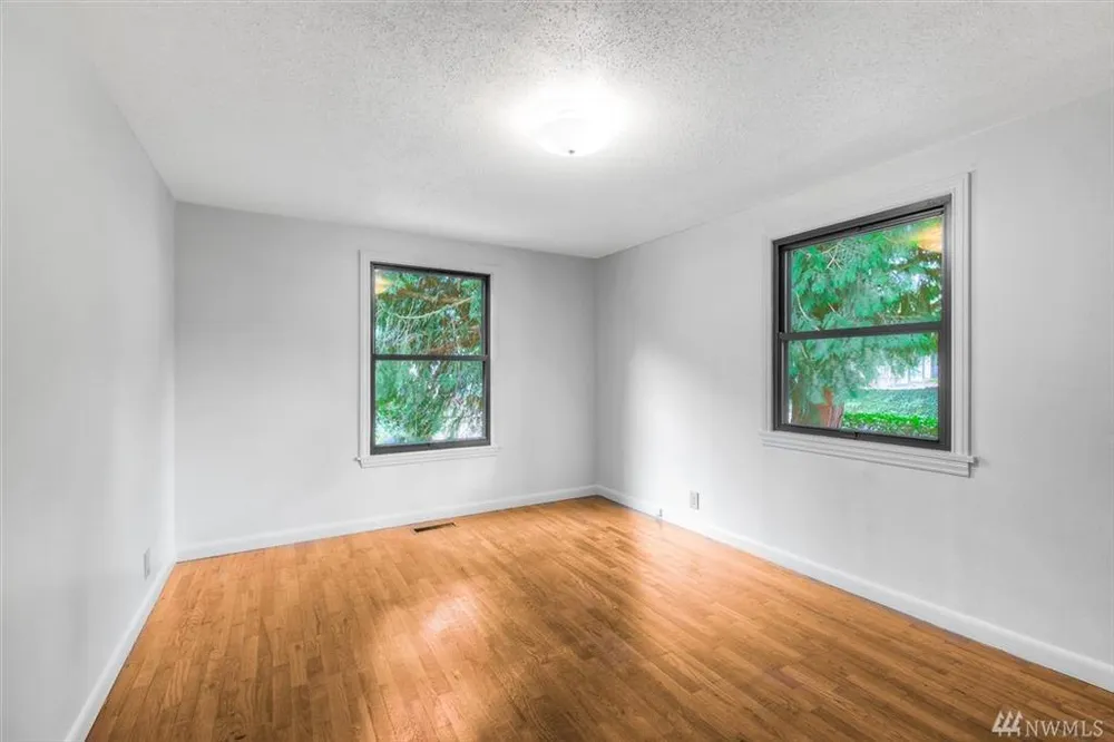 1421 S 134th St, Burien, WA 98168