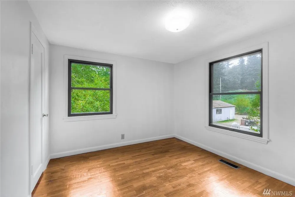 1421 S 134th St, Burien, WA 98168