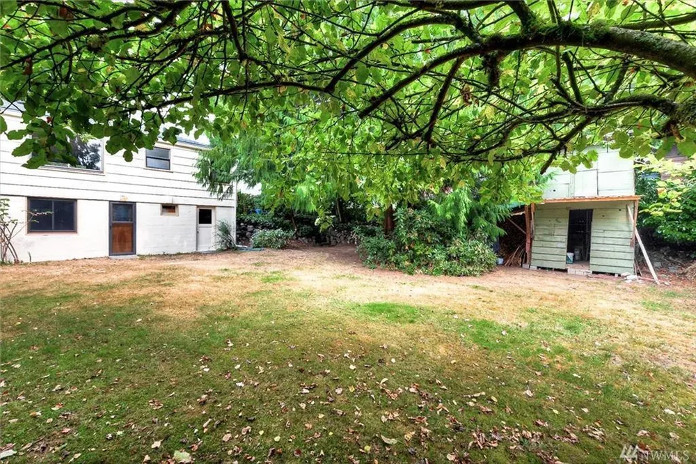 1421 S 134th St, Burien, WA 98168