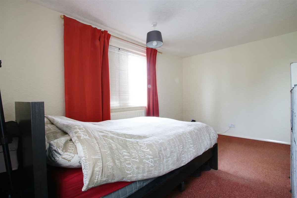 2 bedroom property to let in Turners Hill, Adeyfield £1,000 pcm