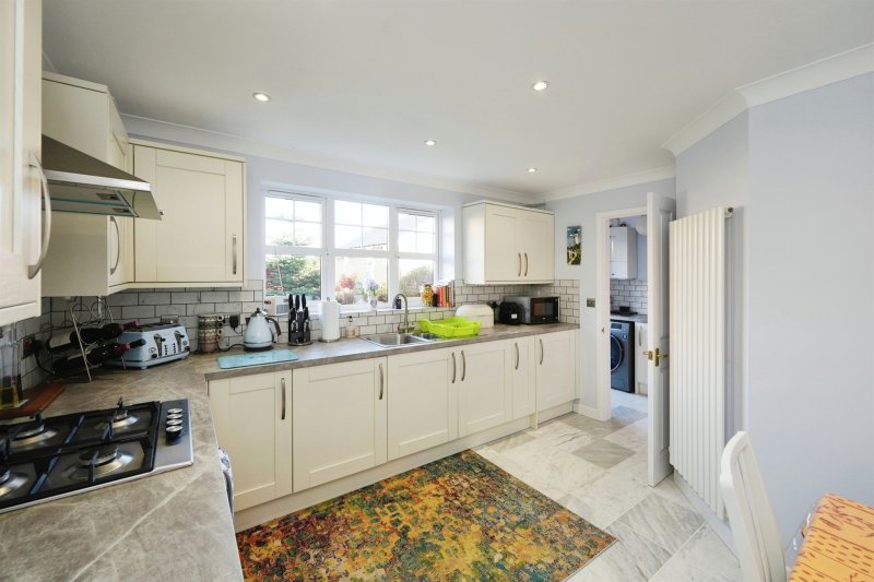 4 bedroom property for sale in Heol Glaslyn, Caldicot Offers in the