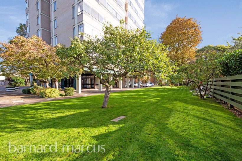 Lower Mortlake Road, Richmond 2 bedroom apartment Barnard Marcus