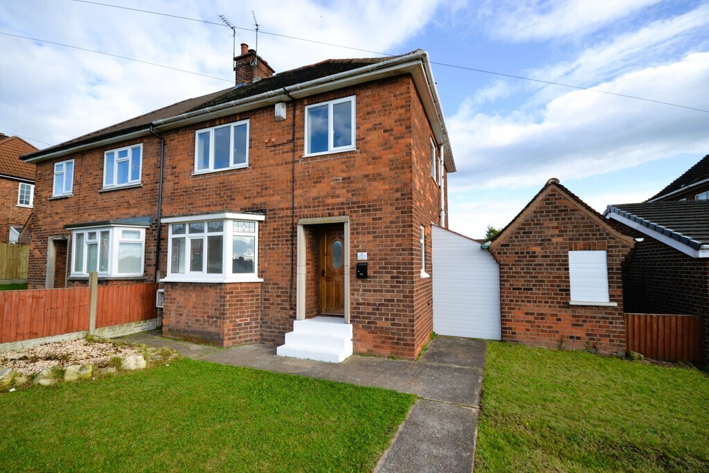 3 bedroom property for sale in 80 Bawtry Road, Harworth Offers in the