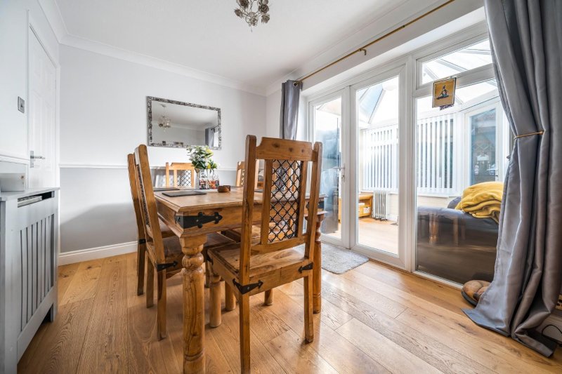 4 bedroom property for sale in Quantock Drive, Ashford TN24 £365,000