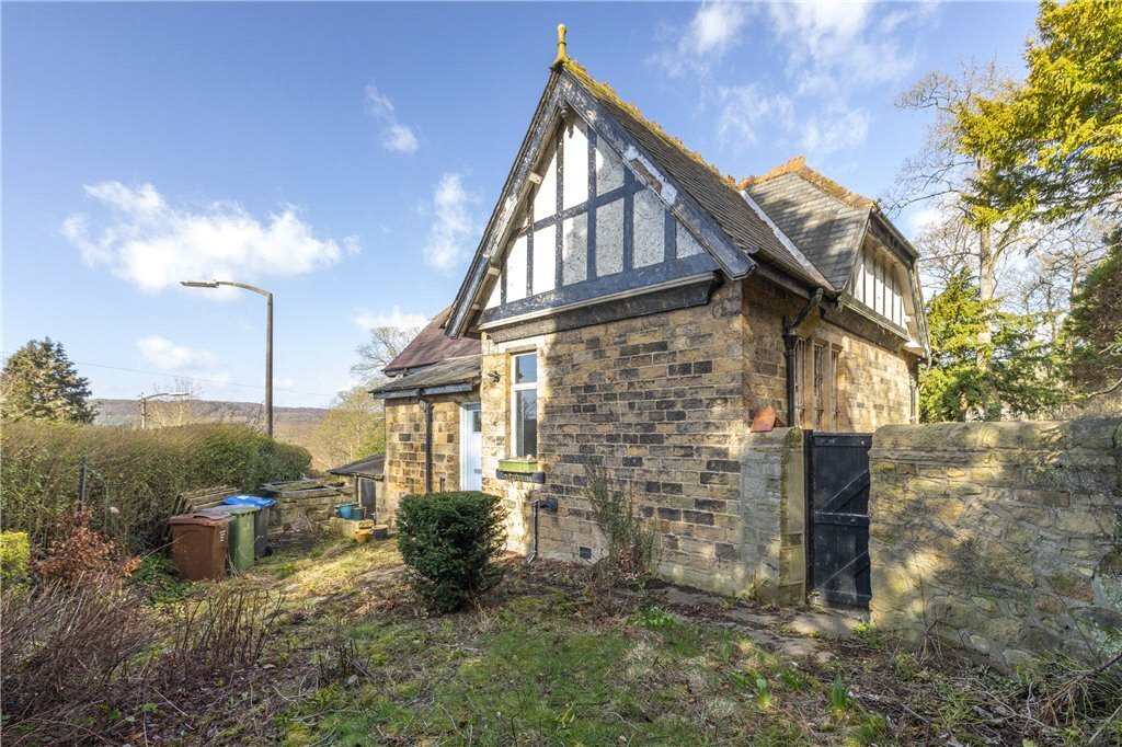 2 bedroom property for sale in Park Road, Bingley, West Yorkshire, BD16