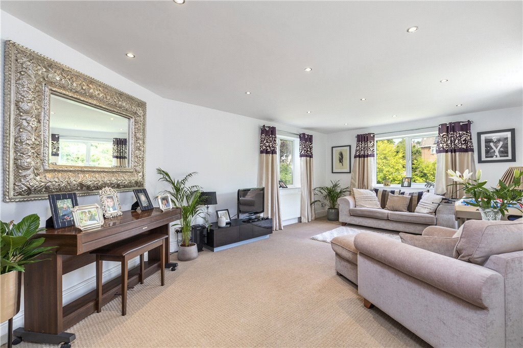 2 bedroom property for sale in Dunstarn Lane, Leeds, LS16 Offers over