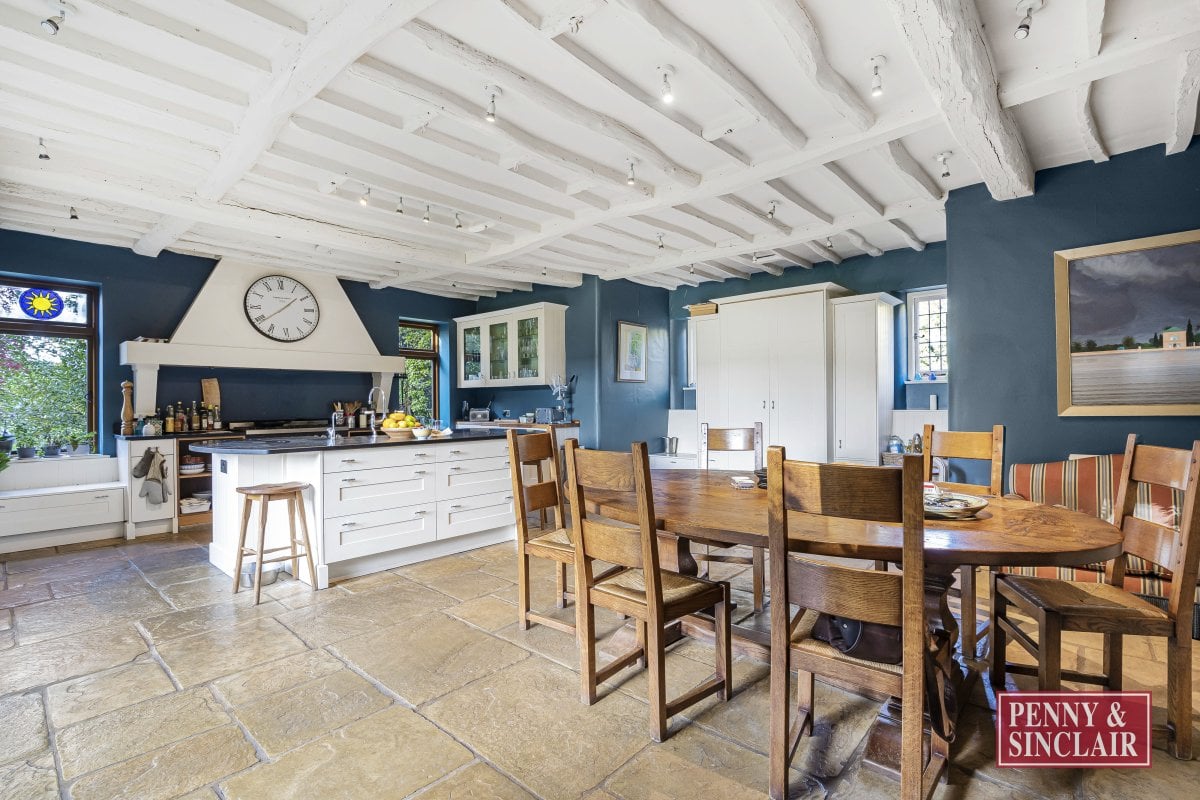 5 bedroom property to let in Howe Road, Watlington, OX49 £13,000 pw