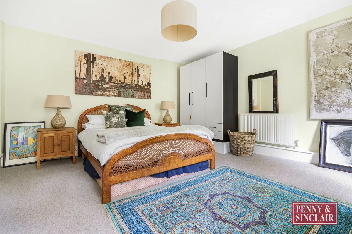 5 bedroom property to let in Howe Road, Watlington, OX49 £13,000 pw