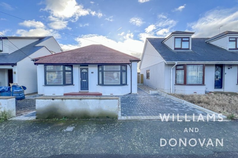 3 bedroom property for sale in Lascelles Gardens, Ashingdon Guide