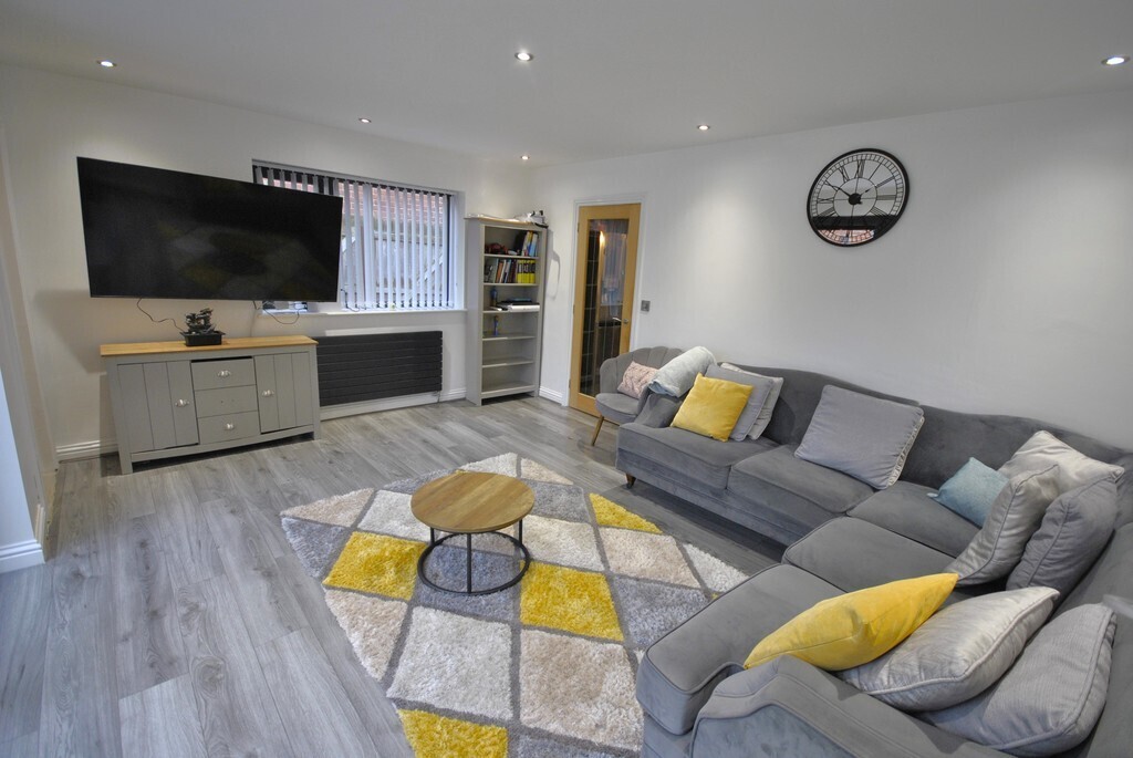 3 bedroom property for sale in Harrowden Road, Wheatley Offers in the