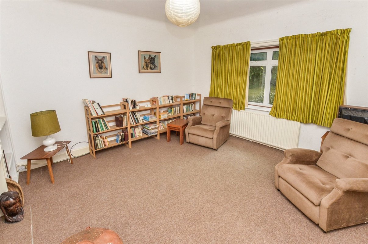 4 bedroom property for sale in Riverside Road, West Moors, Ferndown