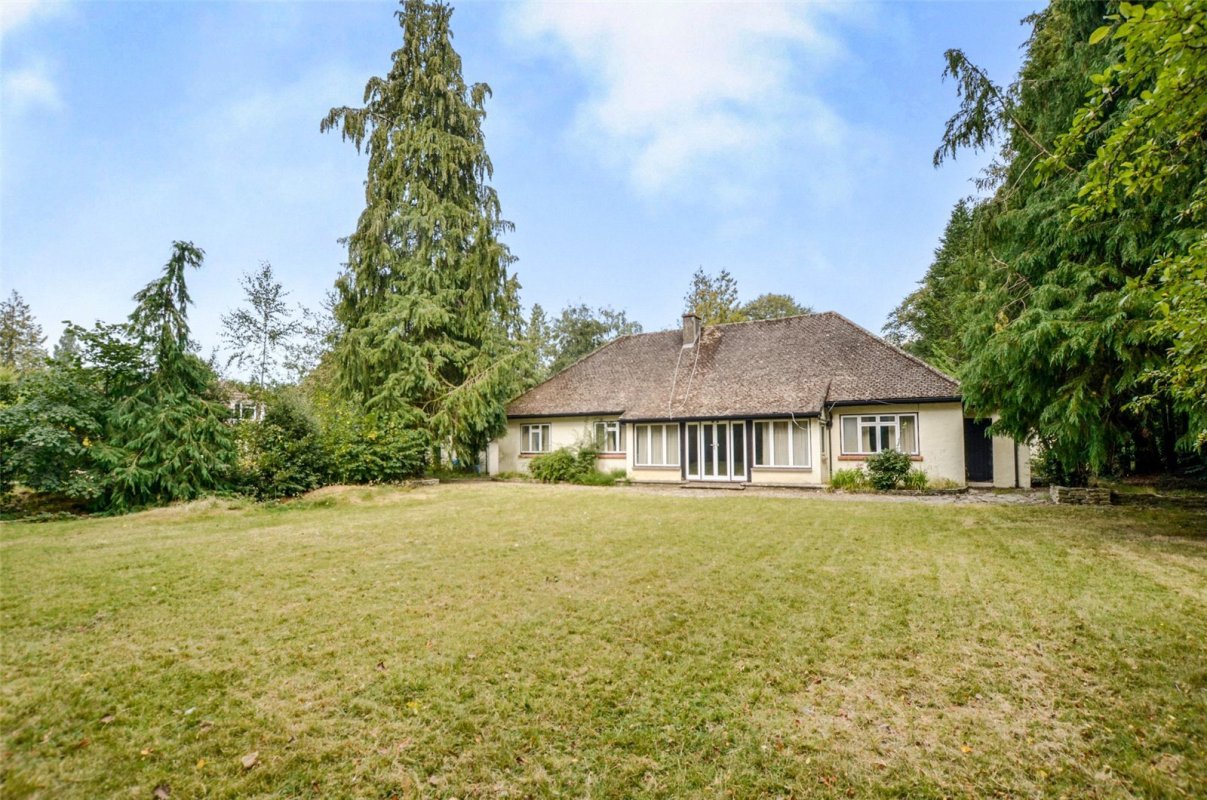 4 bedroom property for sale in Riverside Road, West Moors, Ferndown