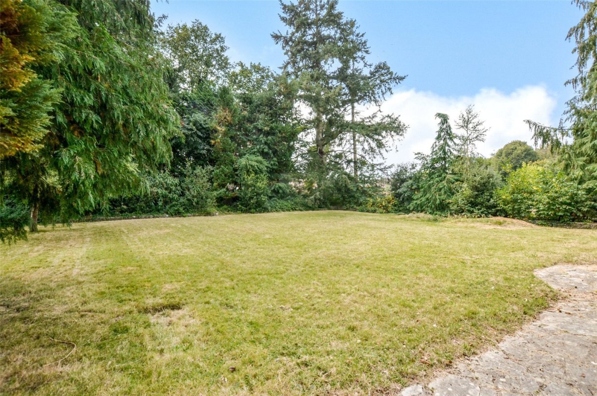 4 bedroom property for sale in Riverside Road, West Moors, Ferndown