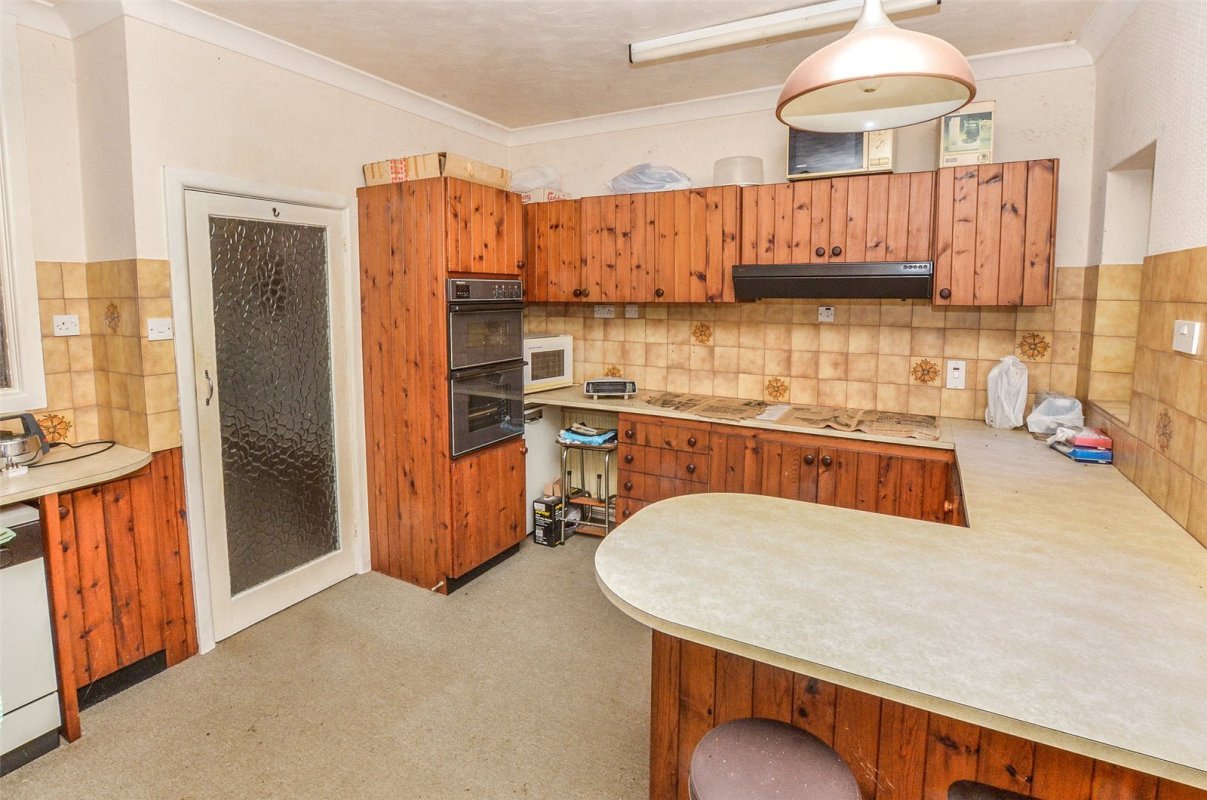 4 bedroom property for sale in Riverside Road, West Moors, Ferndown