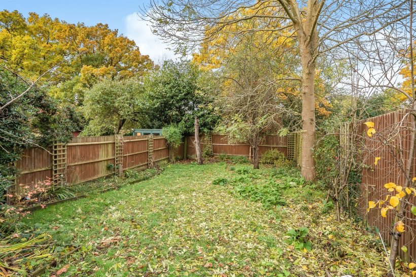 Windmill Gardens, Enfield 3 bedroom semidetached house Barnfields