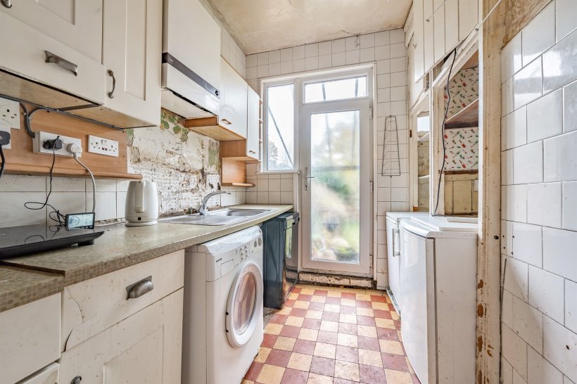 Windmill Gardens, Enfield 3 bedroom semidetached house Barnfields