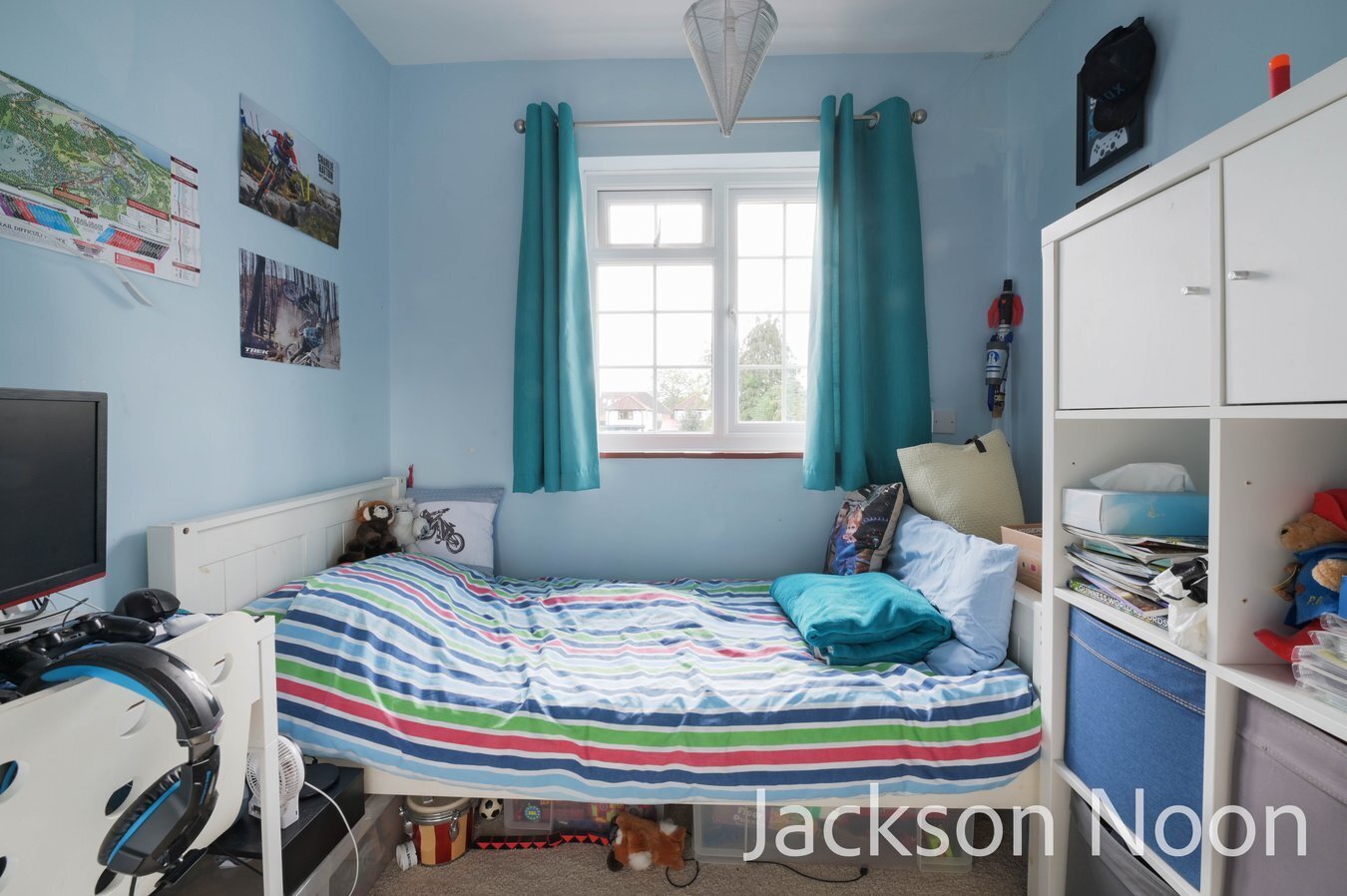 3 bedroom property for sale in Heatherside Road, Ewell, KT19 Offers