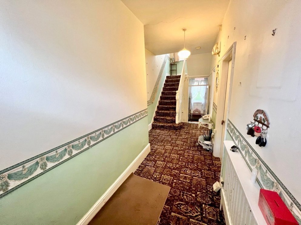 5 bedroom property for sale in Linden Avenue, Kidderminster