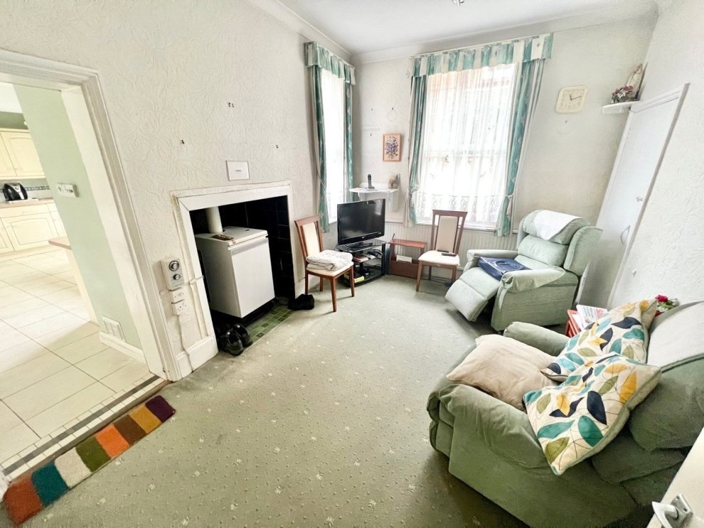 5 bedroom property for sale in Linden Avenue, Kidderminster