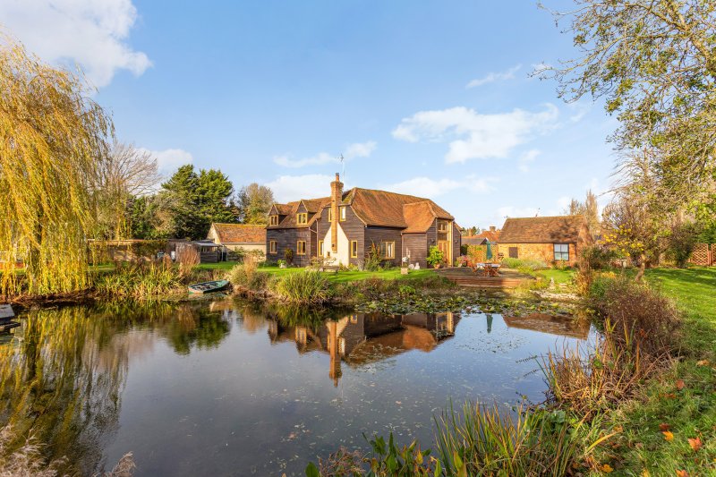 5 bedroom property for sale in Drayton Beauchamp, Buckinghamshire, HP22