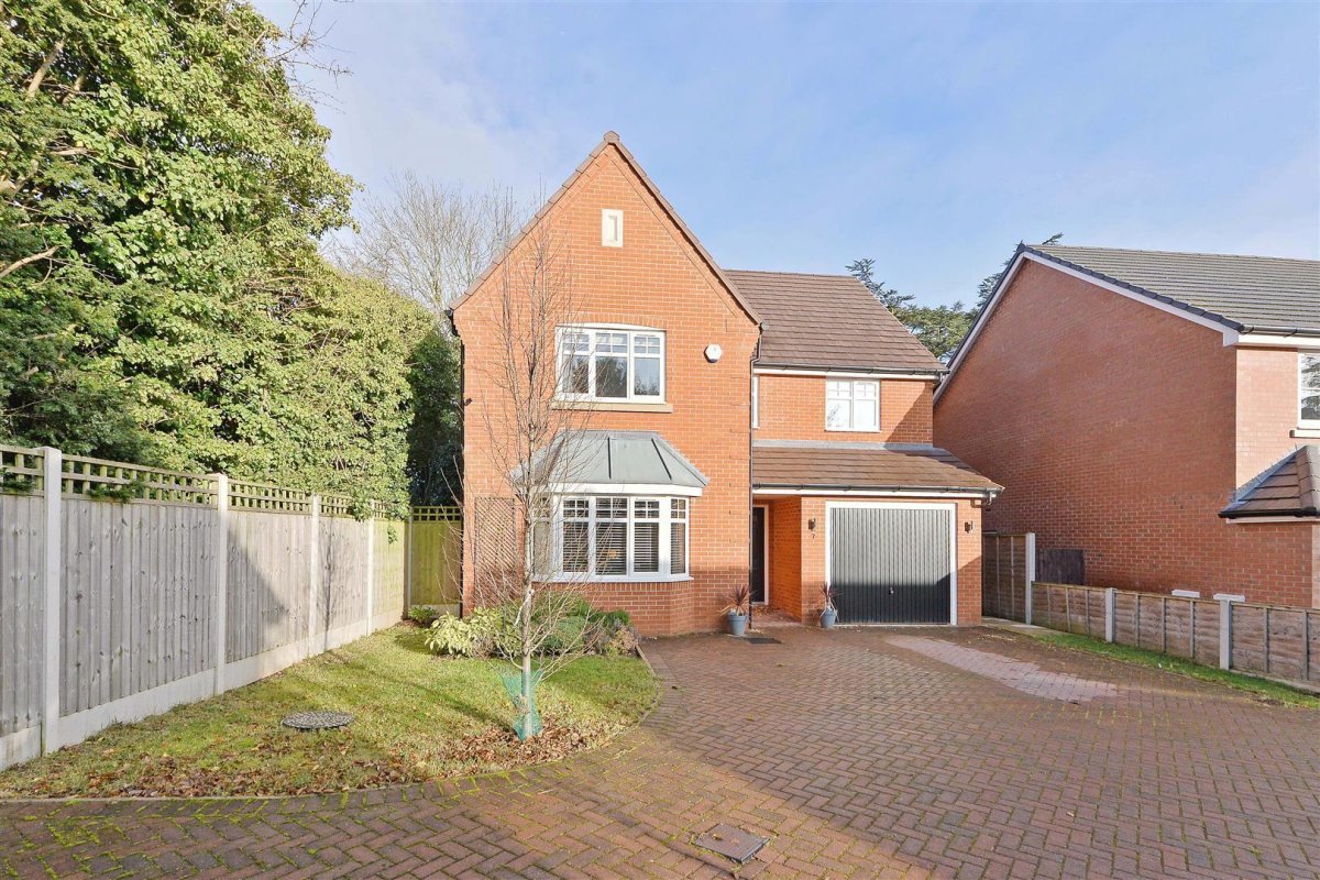 4 bedroom property for sale in Stacey Drive, Kings Heath, Birmingham Offers in excess of £550,000