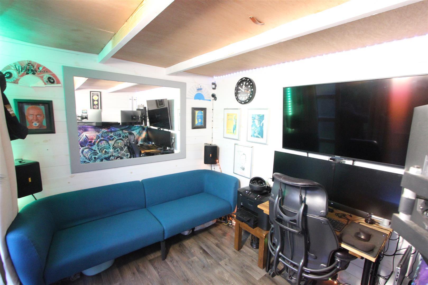 2 bedroom property for sale in Alderton Road, Croydon Offers in