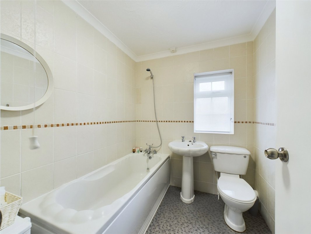 2 bedroom property for sale in Halifax Way, Mudeford, Christchurch