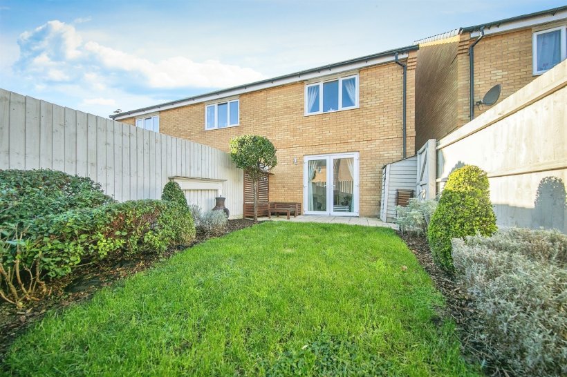 Mulberry Gardens, Great Cornard, Sudbury 2 bedroom end of terrace