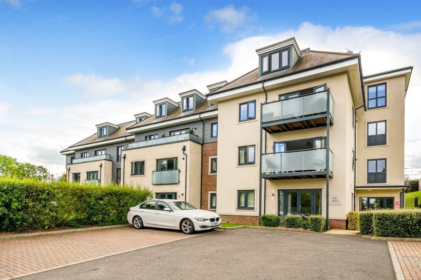 Institute Road, Taplow, Maidenhead 2 bedroom apartment Roger Platt
