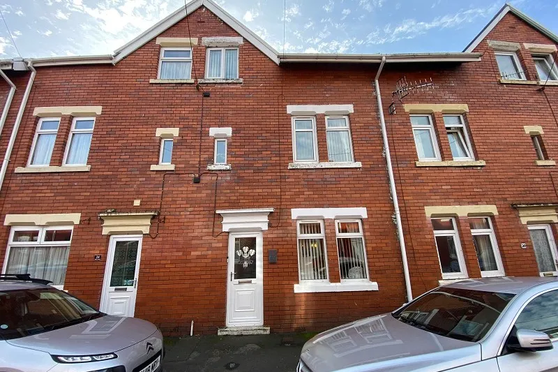4 bedroom property for sale in Avon Street, Glynneath, Neath, Neath Port Talbot. £162,000