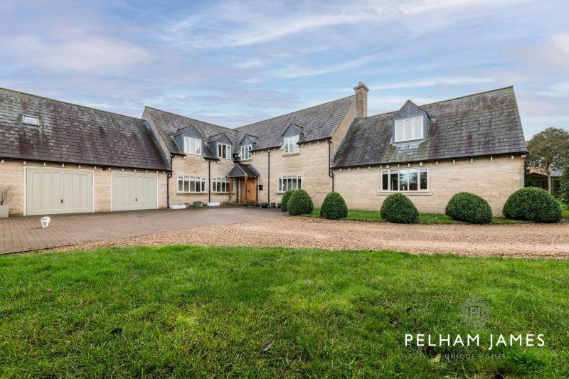 5 bedroom property for sale in Castle Bytham Road, Swayfield NG33