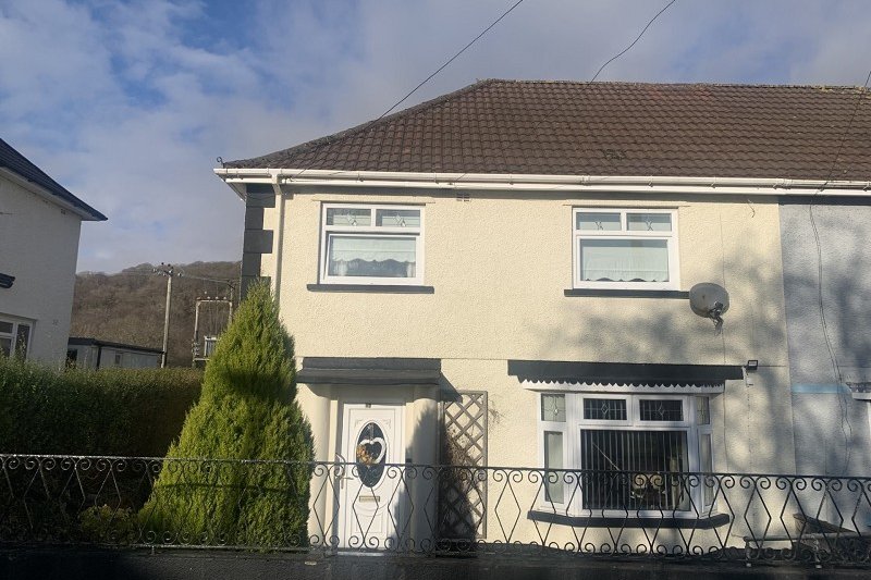 3 bedroom property for sale in Ynyswen, Penycae, Swansea. £155,000