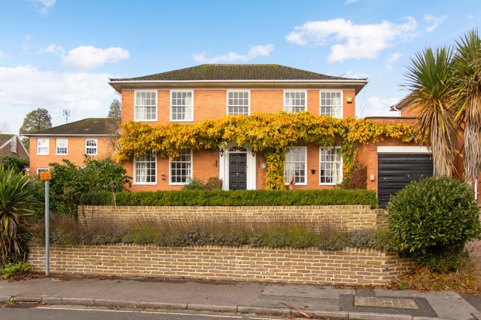 4 bedroom property for sale in Fairford Close, Haywards Heath, RH16