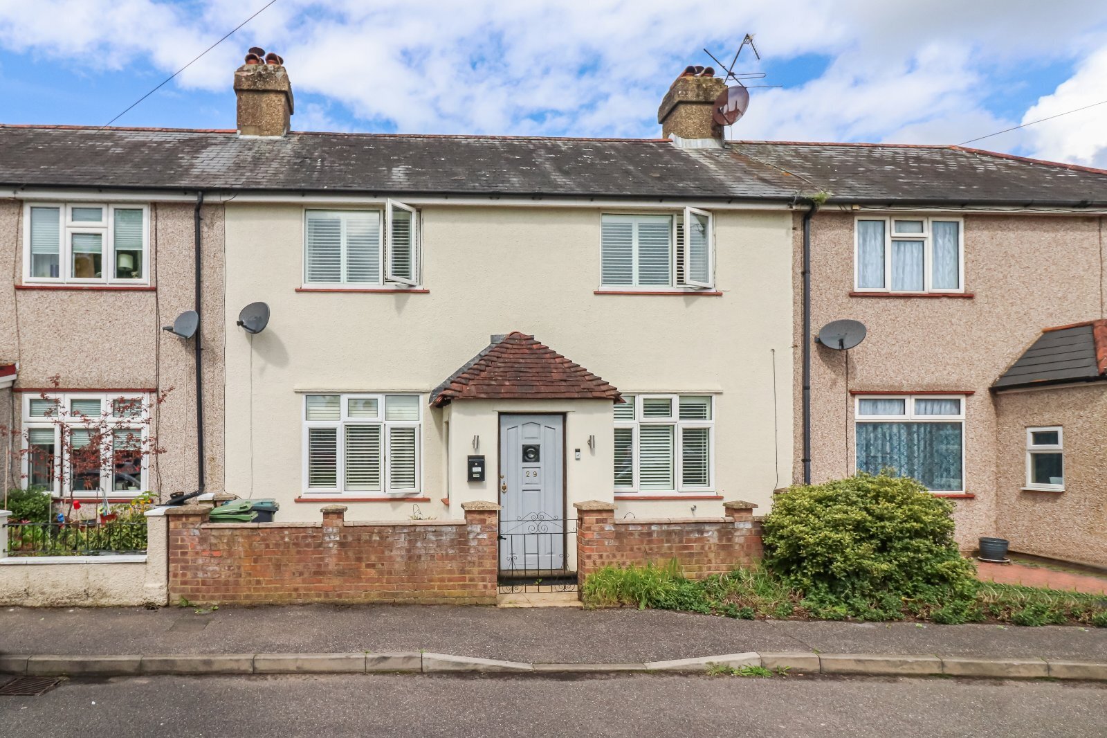 3 bedroom property for sale in Tanners Hill, Abbots Langley, Herts, WD5 Offers in excess of £