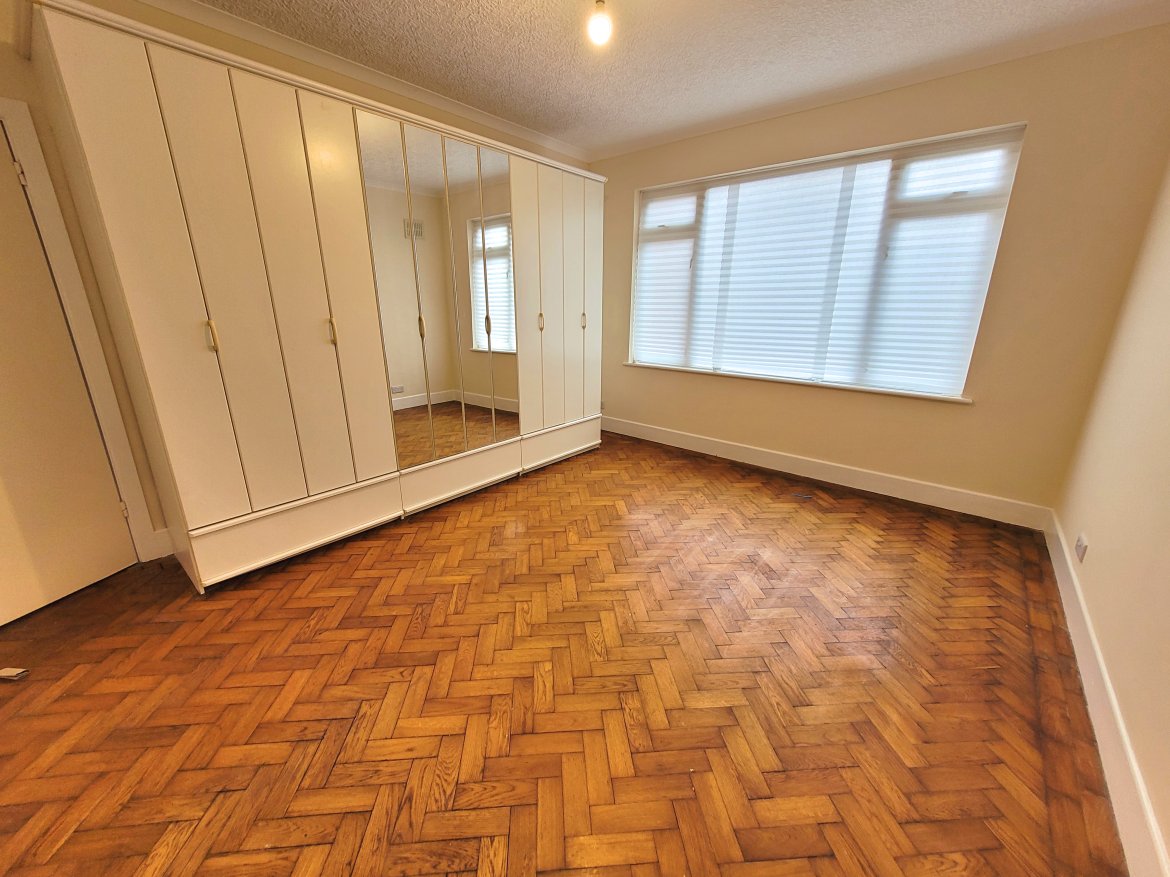 2 bedroom property in LOCKS LANE, PORTHCAWL, CF36 3HY Guide price £