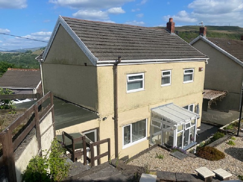 3 bedroom property for sale in Penywern Road, Ystalyfera, Swansea. £252,000