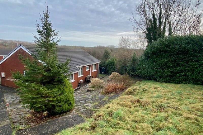 3 bedroom property for sale in Railway Terrace, Cwmllynfell, Swansea