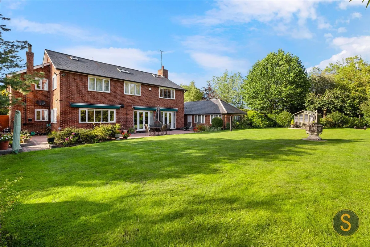 The Cedars, Little Billington,