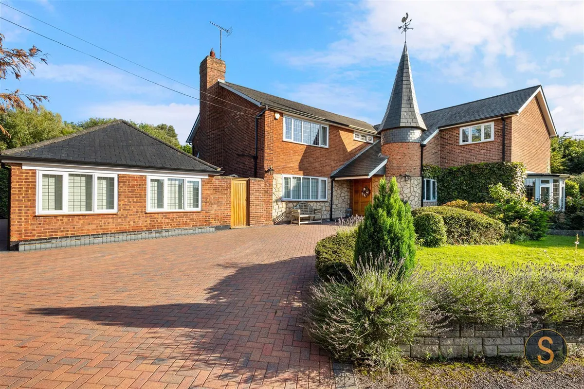 The Cedars, Little Billington,
