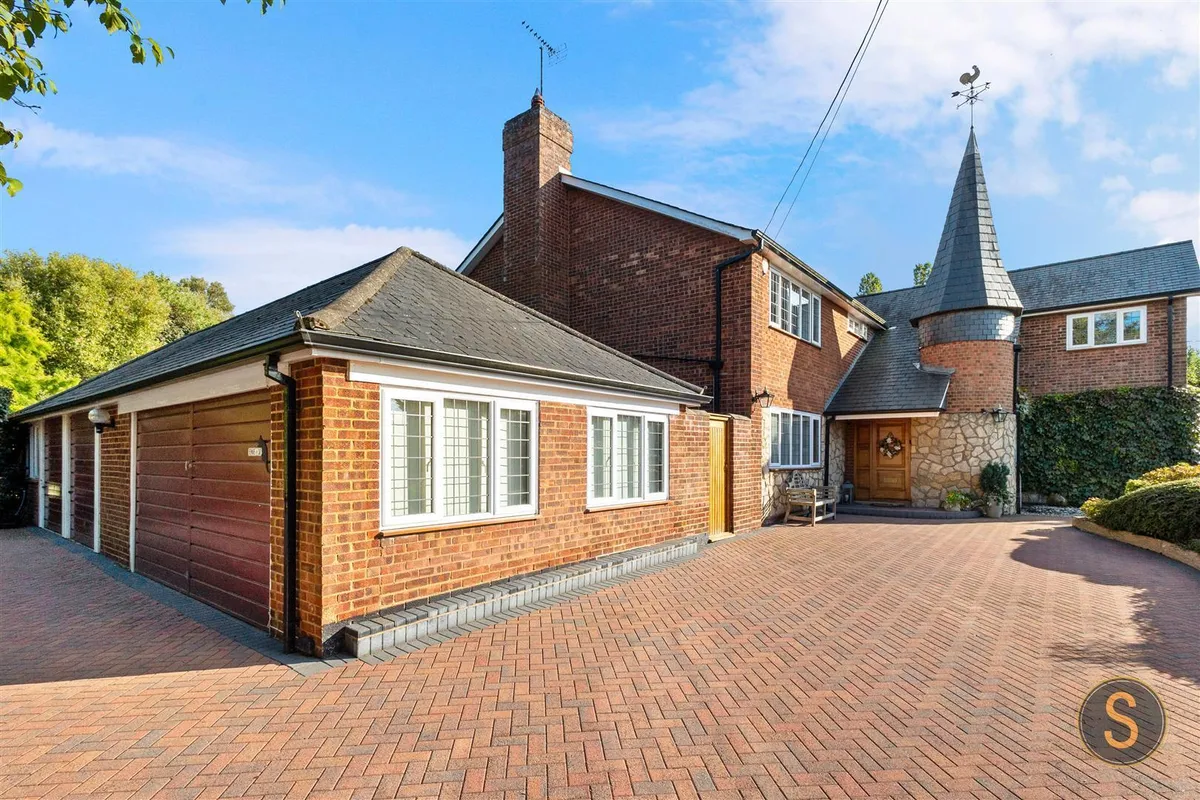 The Cedars, Little Billington,